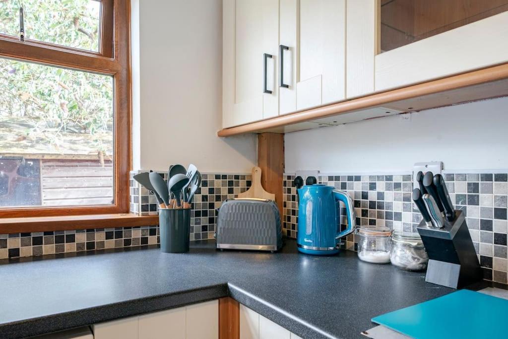 Modern 3 Bedroom House Close To Ferry And City Centre Белфаст Экстерьер фото