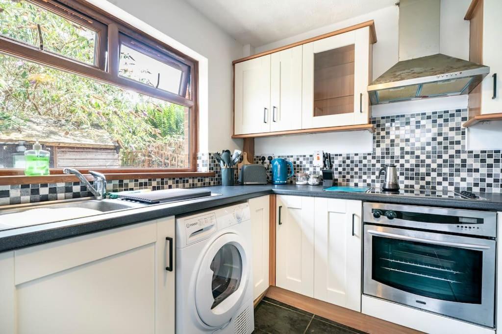 Modern 3 Bedroom House Close To Ferry And City Centre Белфаст Экстерьер фото